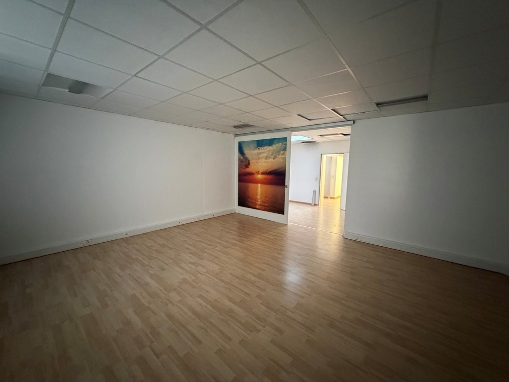 160m² commercial