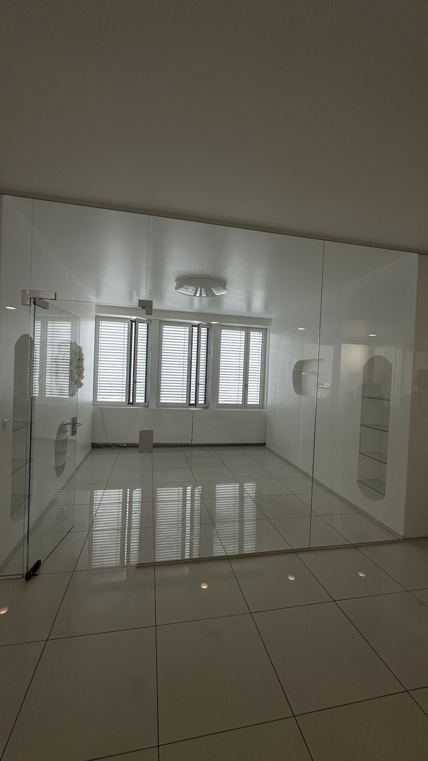 117m² commercial, photo 1 of 2