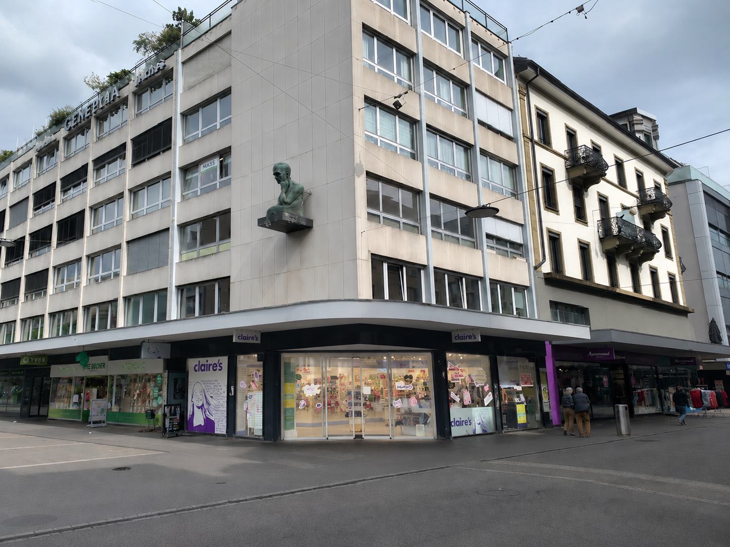 42m² shop