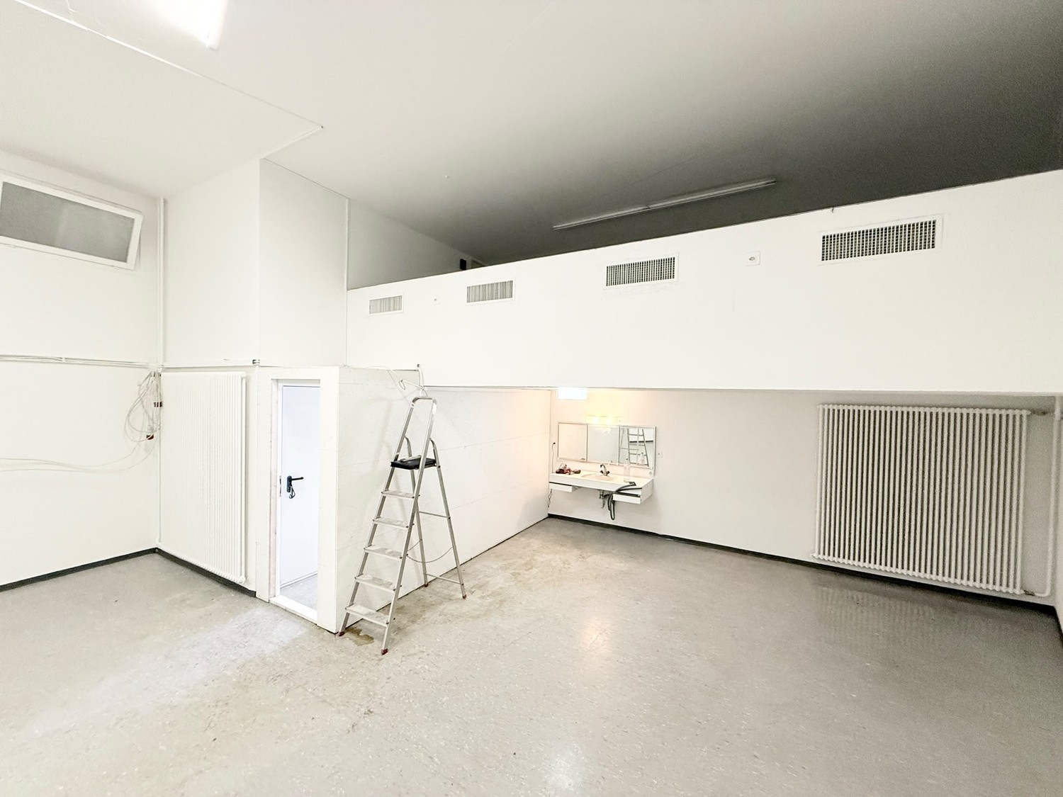 92m² commercial, photo 1 of 6