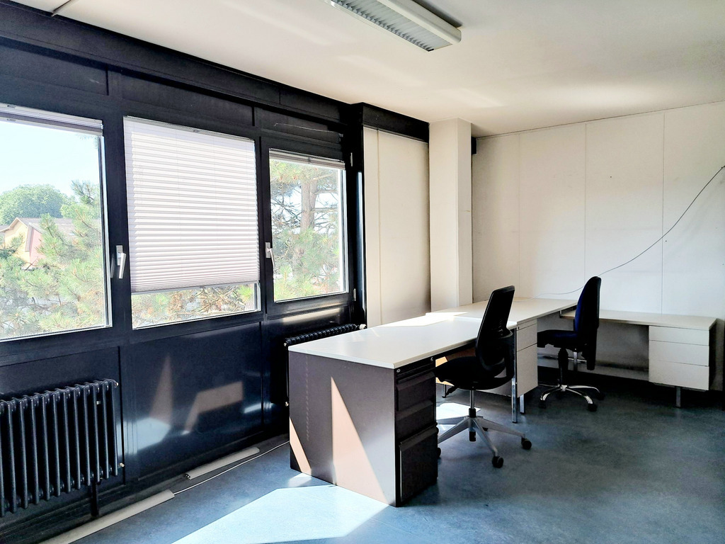 130m² office