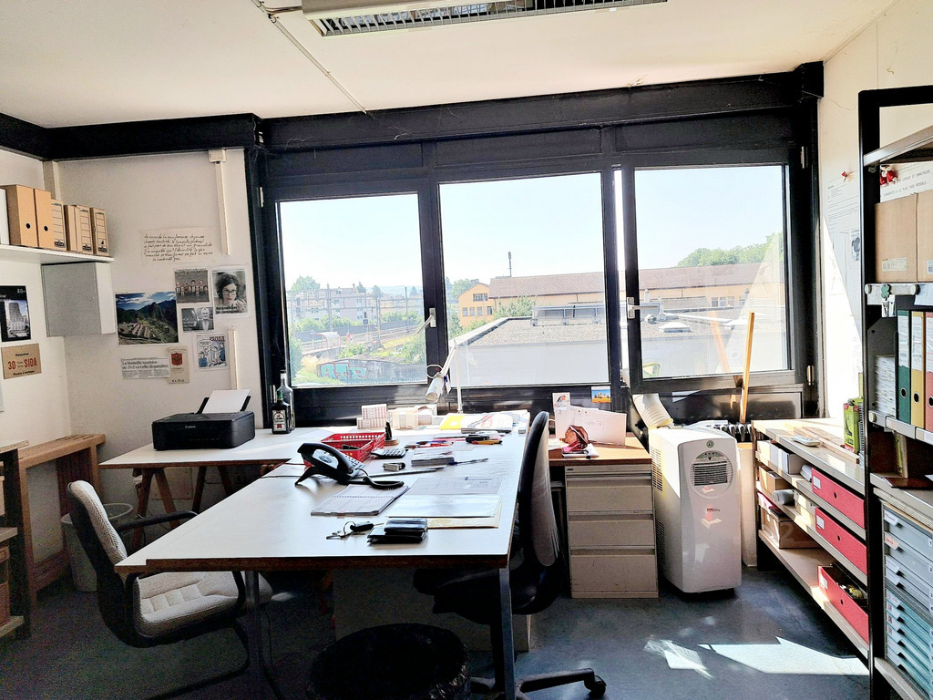 130m² office