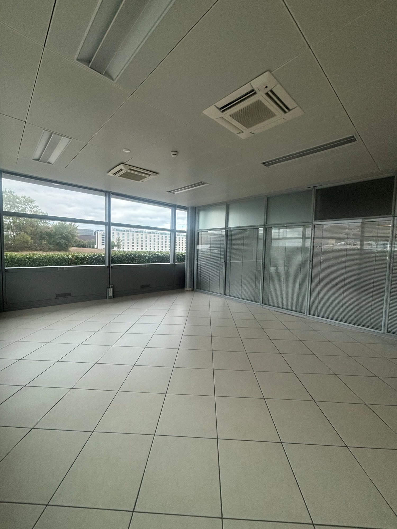 24m² office